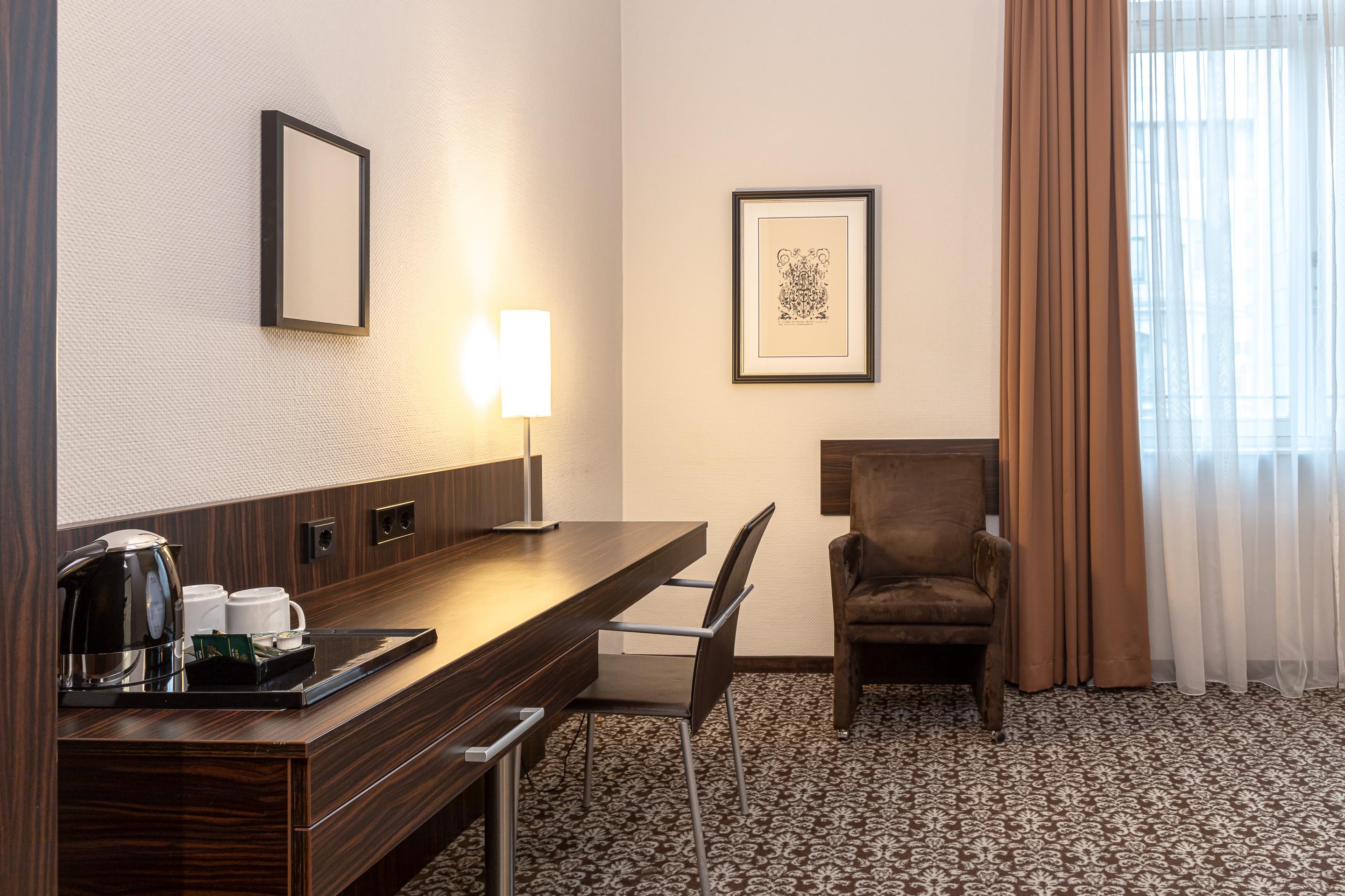 Ramada By Wyndham Frankfurt City Centre Франкфурт-на-Майне Экстерьер фото