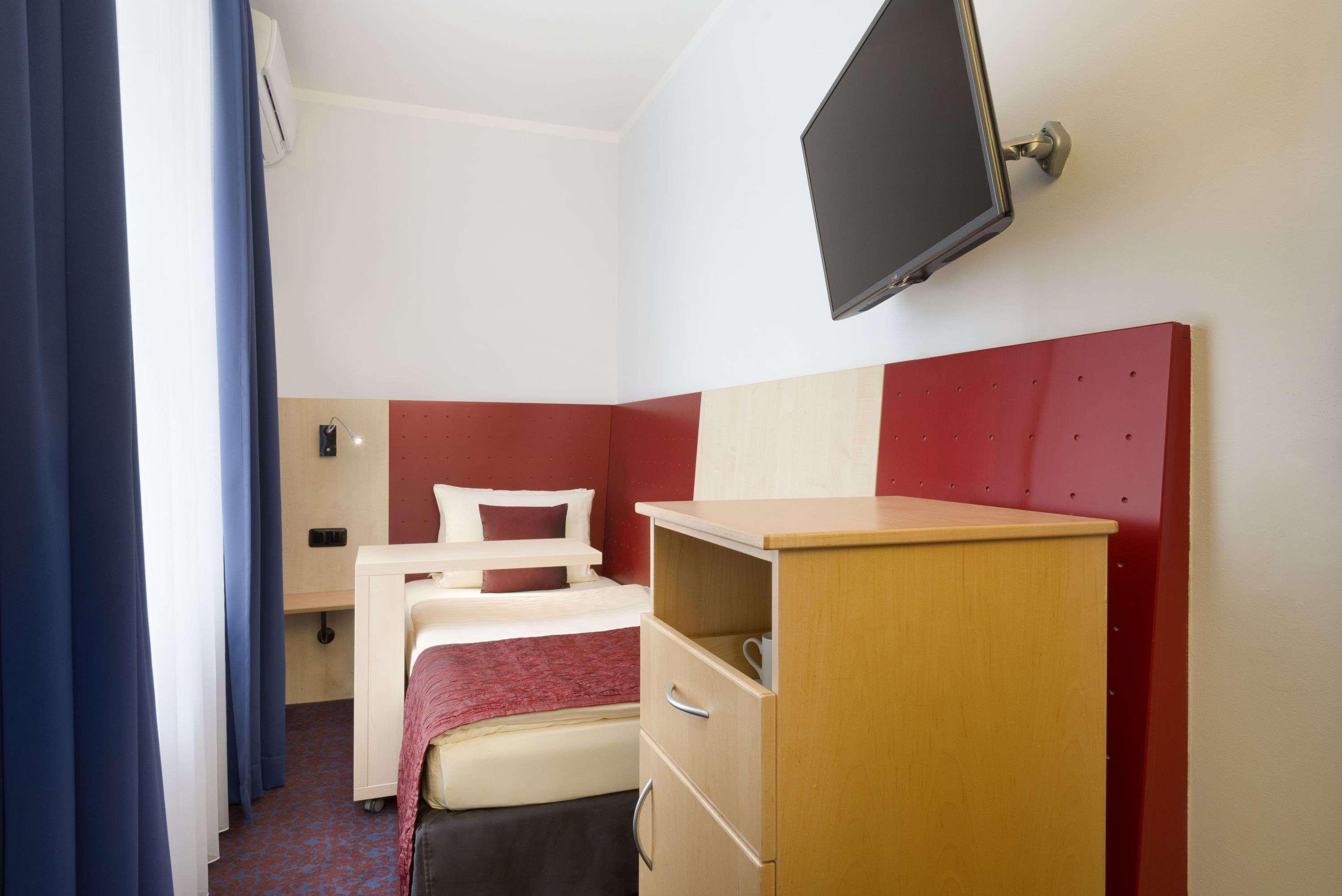 Ramada By Wyndham Frankfurt City Centre Франкфурт-на-Майне Экстерьер фото