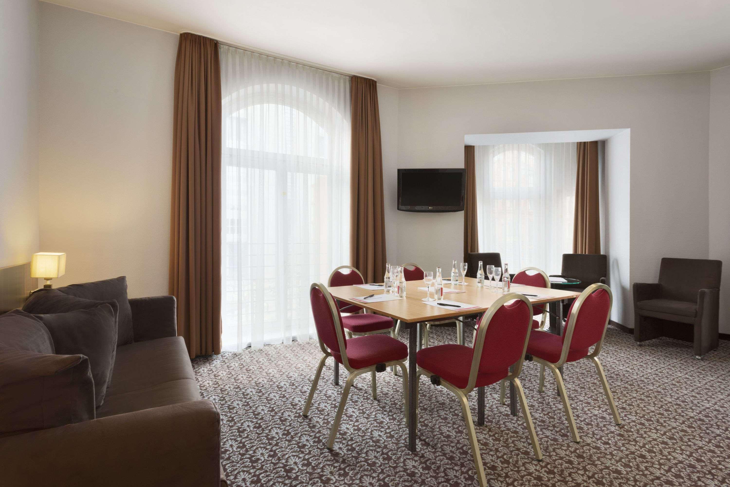 Ramada By Wyndham Frankfurt City Centre Франкфурт-на-Майне Экстерьер фото