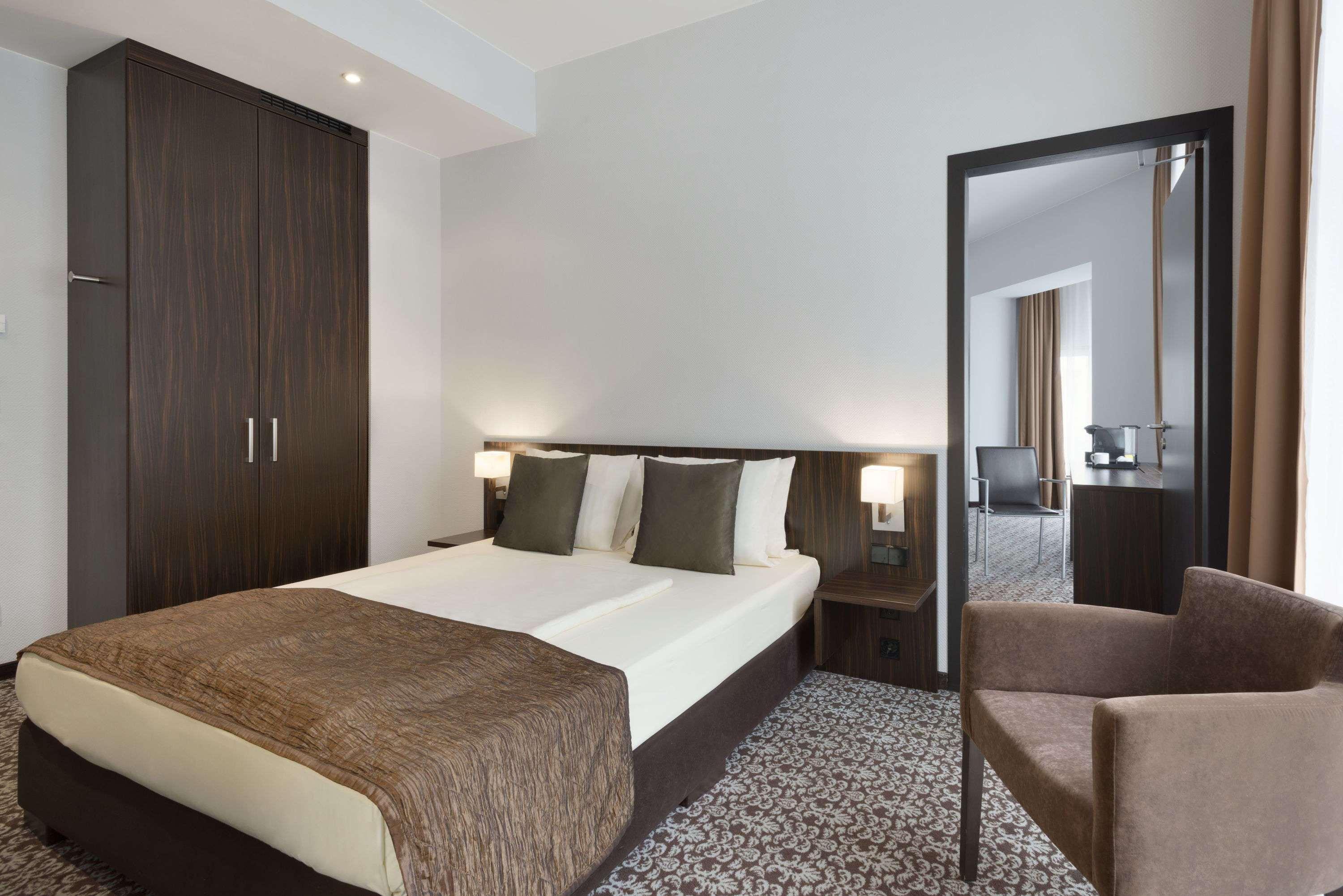 Ramada By Wyndham Frankfurt City Centre Франкфурт-на-Майне Экстерьер фото