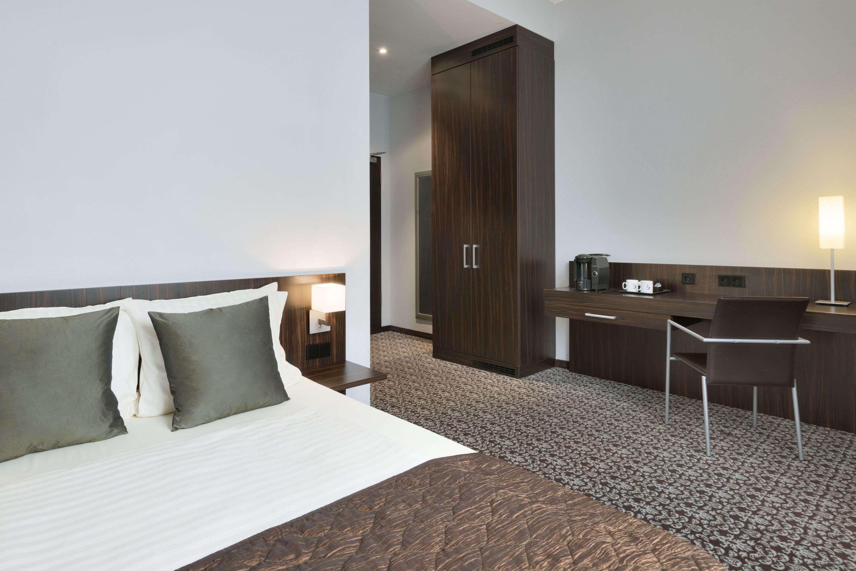Ramada By Wyndham Frankfurt City Centre Франкфурт-на-Майне Экстерьер фото