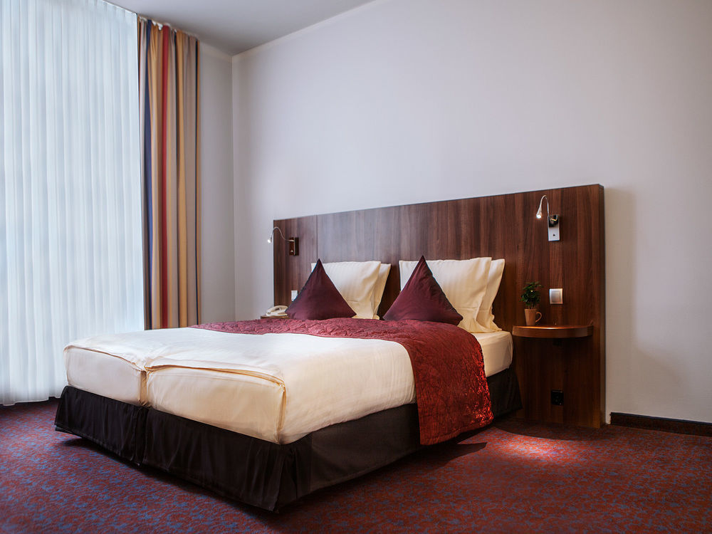 Ramada By Wyndham Frankfurt City Centre Франкфурт-на-Майне Экстерьер фото