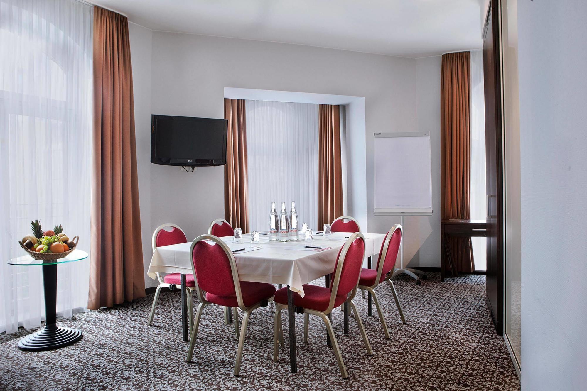 Ramada By Wyndham Frankfurt City Centre Франкфурт-на-Майне Экстерьер фото