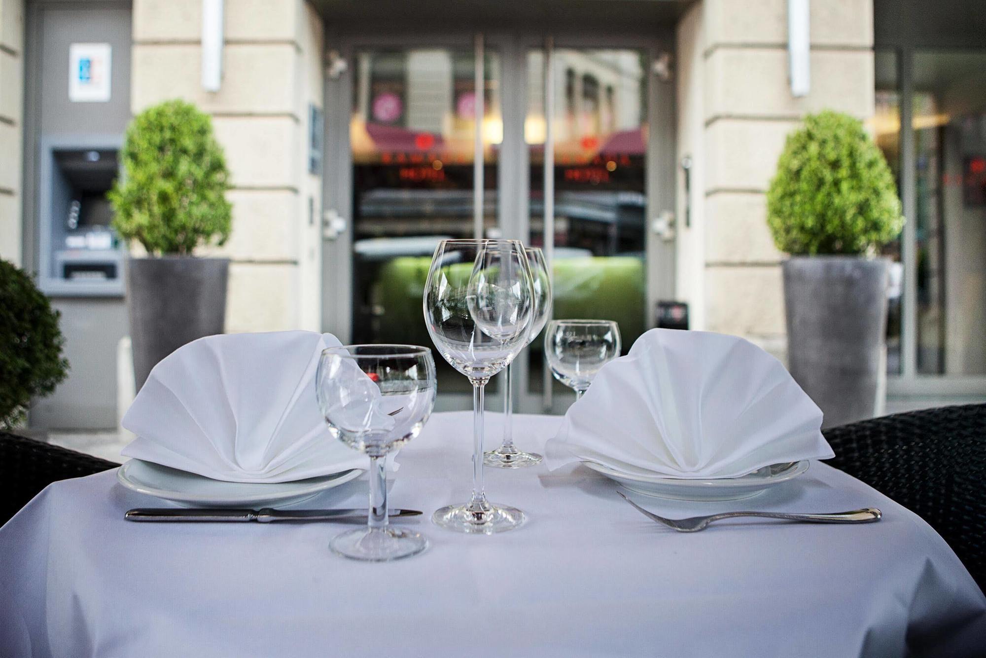 Ramada By Wyndham Frankfurt City Centre Франкфурт-на-Майне Экстерьер фото